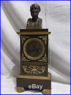 Pendule en bronze époque restauration avec un buste