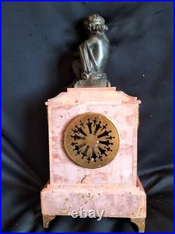 Pendule en marbre rose, forme temple & putti astronome bronze doré/patiné / XIXe