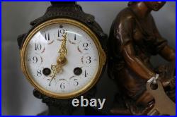 Pendule en régule MOREAU la liseuse sur marbre chiné Pendule en régule MOREAU la liseuse sur marbre chiné