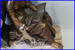 Pendule en régule MOREAU la liseuse sur marbre chiné Pendule en régule MOREAU la liseuse sur marbre chiné