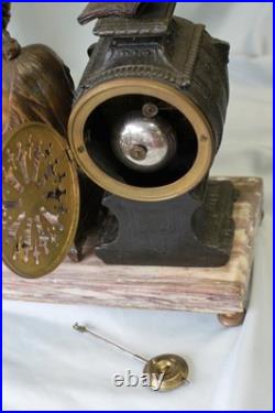 Pendule en régule MOREAU la liseuse sur marbre chiné Pendule en régule MOREAU la liseuse sur marbre chiné