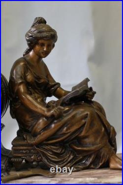 Pendule en régule MOREAU la liseuse sur marbre chiné Pendule en régule MOREAU la liseuse sur marbre chiné