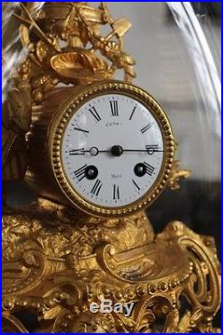 Pendule en régule doré sous globe verre soufflé XIXe Napoléon III