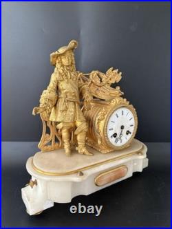 Pendule époque Napoleon III. Dorure. France Empire Pendule époque Napoleon III. Dorure. France Empire