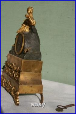 Pendule époque restauration à fil bronze