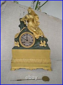 Pendule époque restauration horlogerie Fiancette, Agen, femme à la mandoline