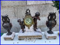 Pendule et GARNITURE DE CHEMINEE en régule marbre décor de chérubin XIXème