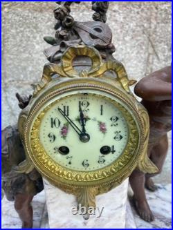 Pendule et GARNITURE DE CHEMINEE en régule marbre décor de chérubin XIXème