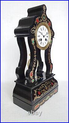 Pendule fin 19 ème révisée décor incrusté marqueterie Kaminuhr clock uhr