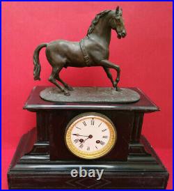 Pendule fin XIXe Cheval horse clock bronze sur marbre mouvement de Paris