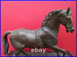Pendule fin XIXe Cheval horse clock bronze sur marbre mouvement de Paris