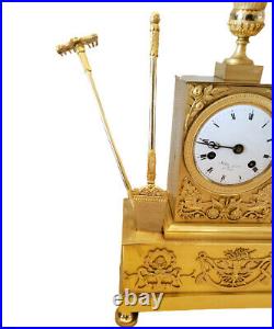 Pendule horloger Sellier à Paris en bronze doré d'époque Empire mouvement a fil