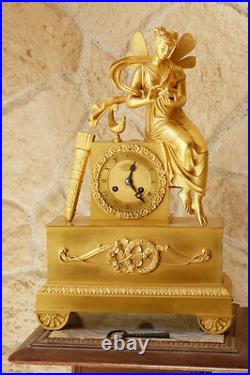 Pendule mythologique en bronze doré PSYCHE ouvrant la boite Viel Robin XIXé n545