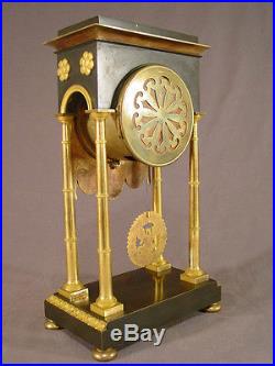 Pendule portique Empire bronze doré french clock uhr XIXéme (1800-1810)