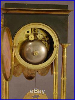Pendule portique Empire bronze doré french clock uhr XIXéme (1800-1810)