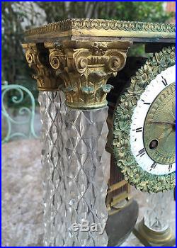 Pendule portique a colonnes Charles X Restauration Cristal bronze doré XIX eme