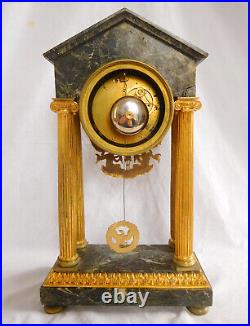 Pendule portique d'époque Consulat Empire bronze doré & marbre vert de mer XIXe
