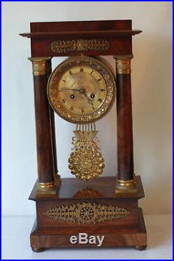 Pendule portique en acajou application de bronze fin XIX eme clock