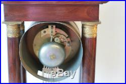 Pendule portique en acajou application de bronze fin XIX eme clock