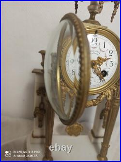 Pendule portique marbre blanc et bronze dore fonctionne sonne
