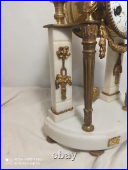 Pendule portique marbre blanc et bronze dore fonctionne sonne