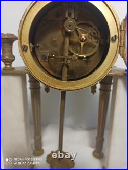 Pendule portique marbre blanc et bronze dore fonctionne sonne
