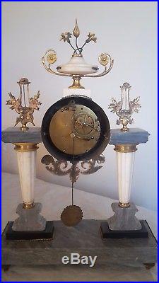 Pendule portique marbre et bronze doré epoque Louis XVI fin XVIIIème Clock