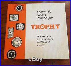 Pendule trophy ORTF, création Hourriez. Vers 1960