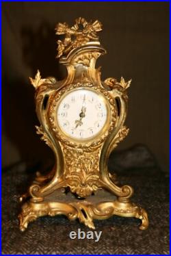 Petite pendule en bronze style louis XV vers 1900