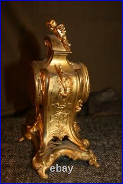 Petite pendule en bronze style louis XV vers 1900