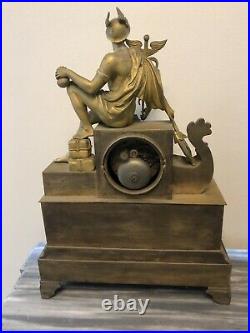 Rare Pendule Empire Bronze Doré Mythologique Venus Caduce Ancre