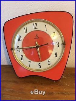 Rare horloge pendule en formica saumon rouge JAZ Des Années 50's/ 60 /70