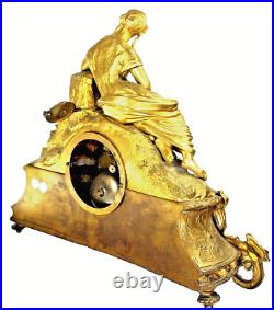 Rare pendule en bronze XIXème Hauteur 35 cm x 40 cm de large
