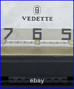 Réveil vedette en bakelite noire, de la marques française Vedette, 1940s