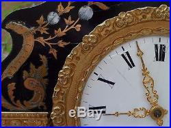 SOMPTUEUSE pendule portique décor de nacre. 58 cm, horloge joli balancier