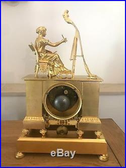 Splendide Pendule Allégorie de la peinture Empire bronze doré, époque XIXé