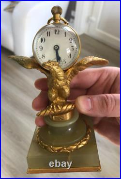 Superbe Pendule horloge de table aigle en bronze doré et boule