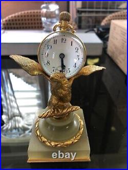 Superbe Pendule horloge de table aigle en bronze doré et boule