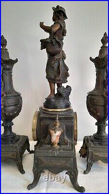 Superbe garniture de cheminée en régule Soubrette signée Auguste Moreau h 50cm