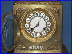 Superbe pendule en bronze style Louis XVI