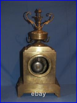 Superbe pendule en bronze style Louis XVI