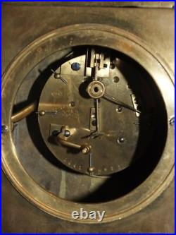 Superbe pendule en bronze style Louis XVI