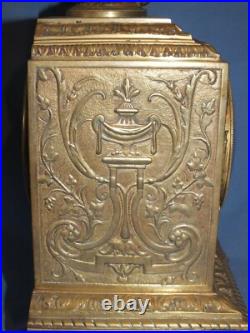 Superbe pendule en bronze style Louis XVI
