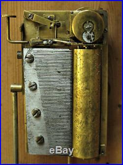 Tableau horloge XIX ieme mvt à fil, 3 gongs boite à musique antique clock