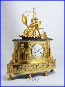 Très beau modèle de pendule fin XVIIIe empire clock uhr reloj ormolu bronze