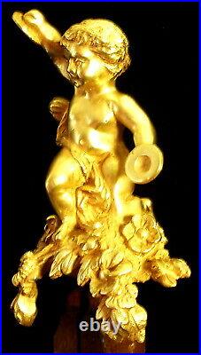Vers 1810 EMPIRE Français Chérubin Musicien bronze doré pour Pendule Cartel