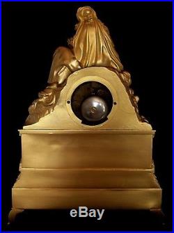 Vers 1810 splendide grande pendule Religieuse en bronze révisée fonctionne sonne