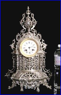 XIXème SIÈCLE, Immense Pendule Cathédrale en Bronze Argenté, fonctionne sonne