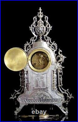 XIXème SIÈCLE, Immense Pendule Cathédrale en Bronze Argenté, fonctionne sonne